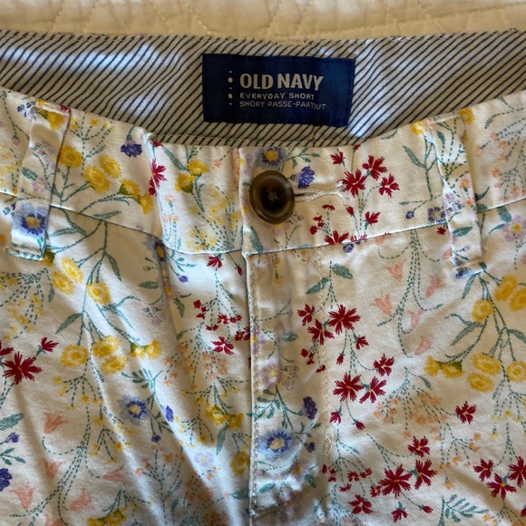 Old Navy Floral Shorts - Picture 2 of 7